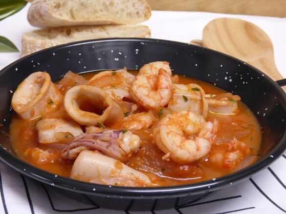 Calamares en Salsa con Gambas