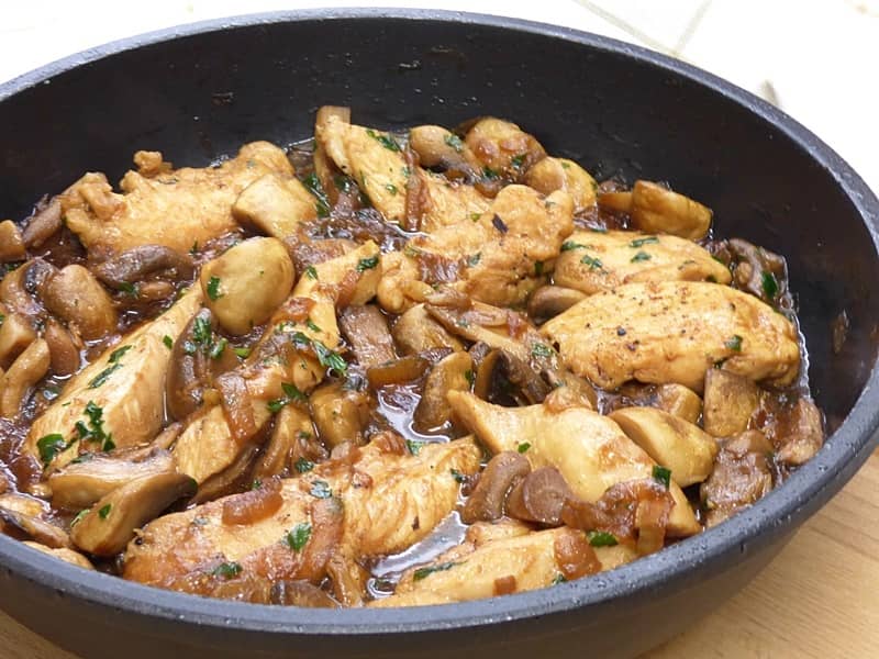 Pechugas de pollo con champiñones Pechugas de pollo con champiñones