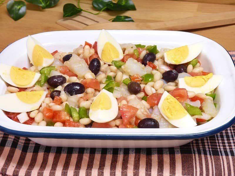Empedrat, ensalada de alubias y bacalao